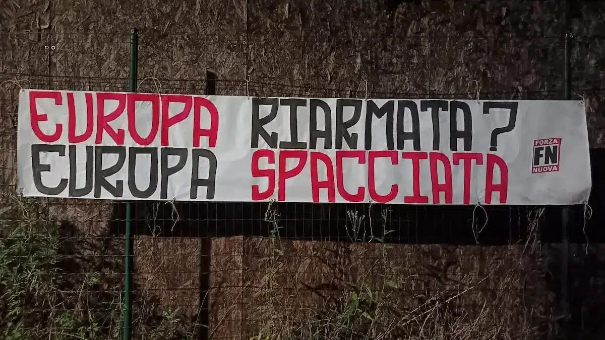 Blitz nella notte di Forza Nuova, striscione contro la guerra: "Europa riarmata? Europa spacciata" - 