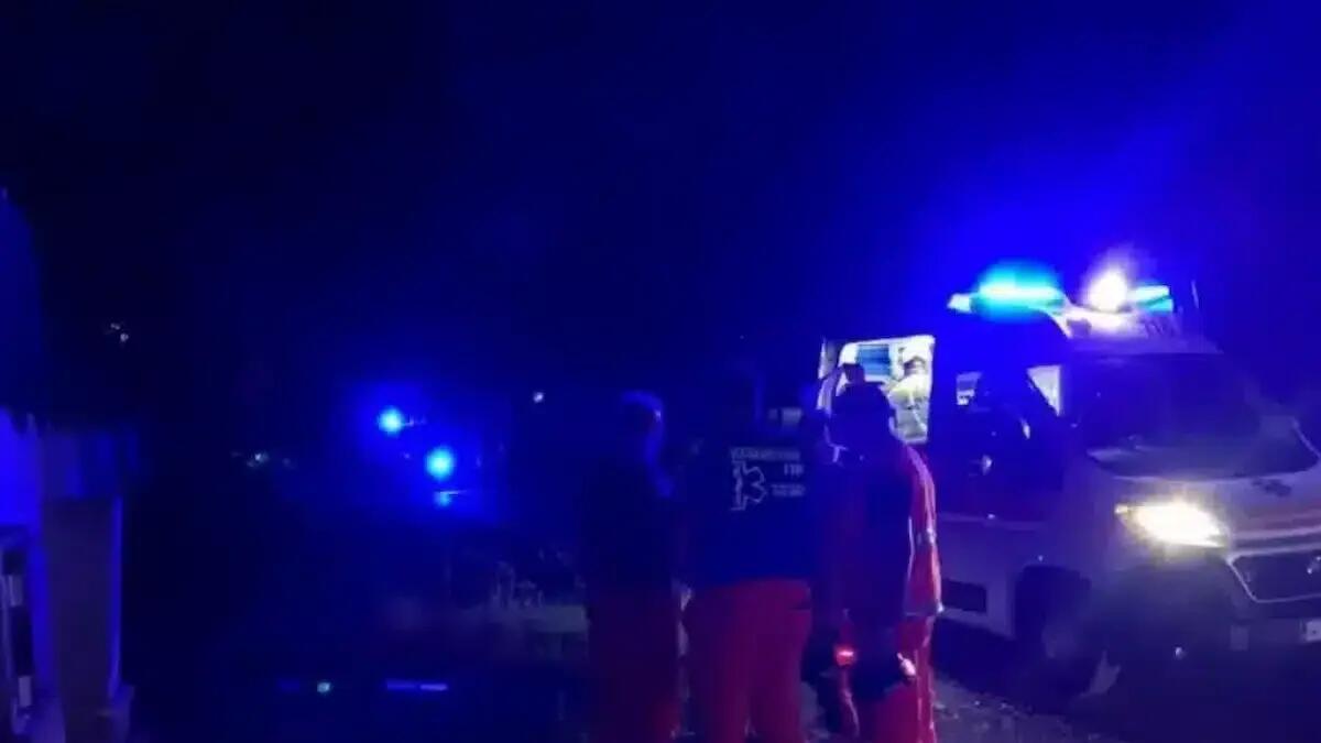 Ragazzo preso a martellate fuori dalla discoteca: trasportato d’urgenza a Udine, è gravissimo - 
