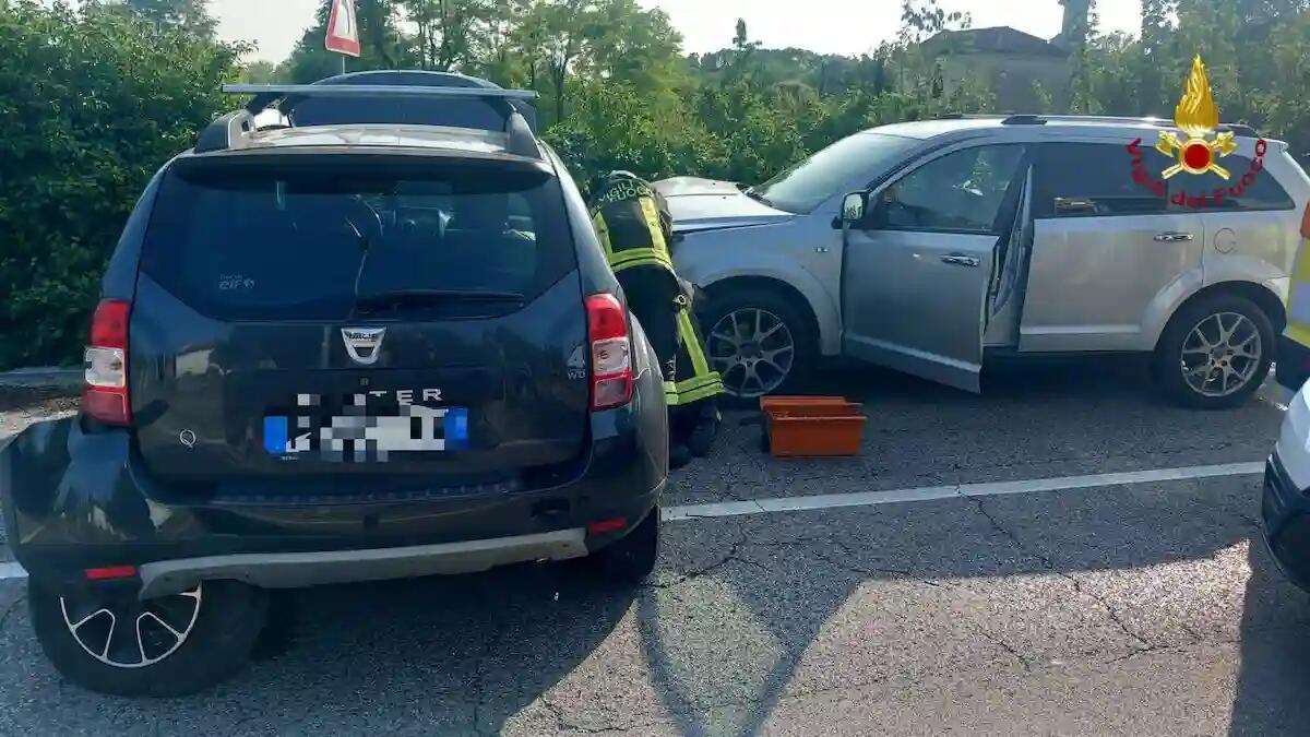 Tamponamento multiplo, quattro auto coinvolte: feriti lievi ma traffico in tilt - 