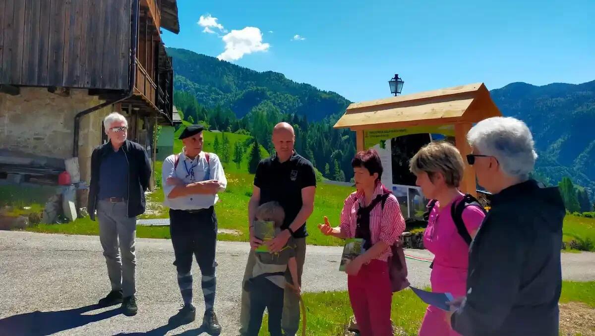 A Sauris il nuovo percorso “hinterseike” per camminare nella natura e nella storia - 