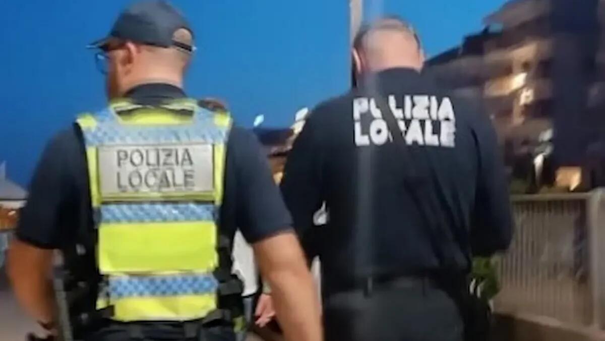 Stretta della Polizia a Jesolo, controlli anche con metal detector: tolleranza zero per la mala-movida - 