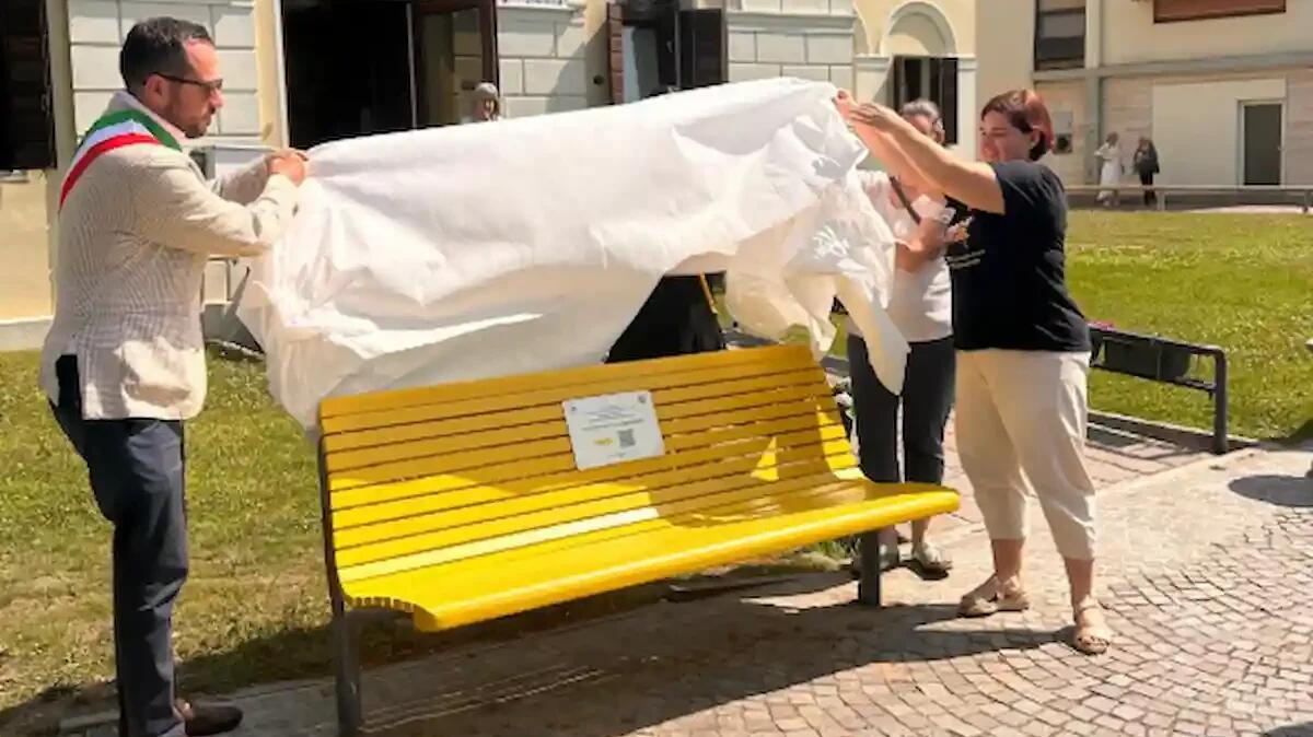 Jesolo accende i riflettori sull’endometriosi: inaugurate panchine gialle informative - 