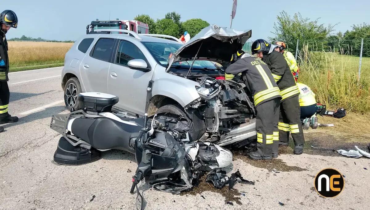 Incidente sulla SP89, frontale auto-moto: subito intubato il centauro, è in prognosi riservata - 