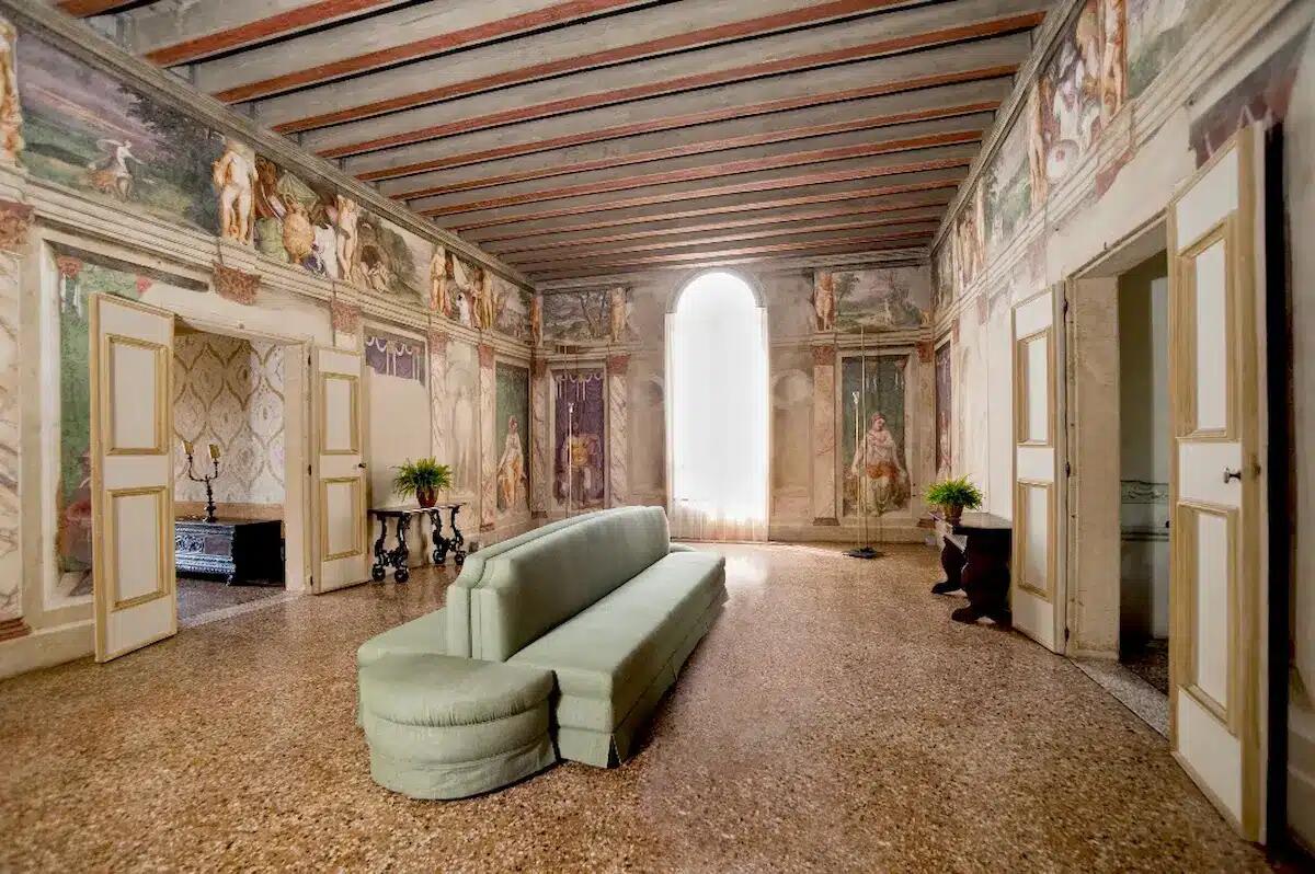 Non le hai mai viste così: le ville venete più belle si svelano solo ora -