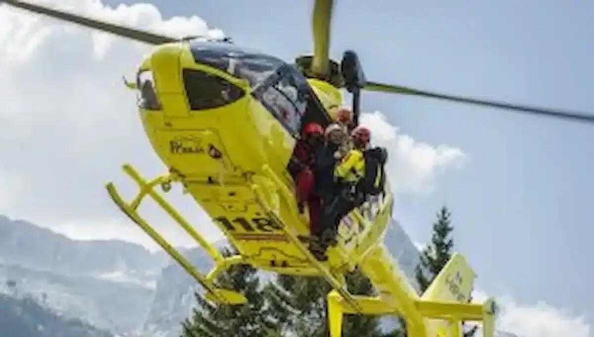 Perde l'appiglio durante la scalata e precipita per metri: miracolato alpinista 25enne - 