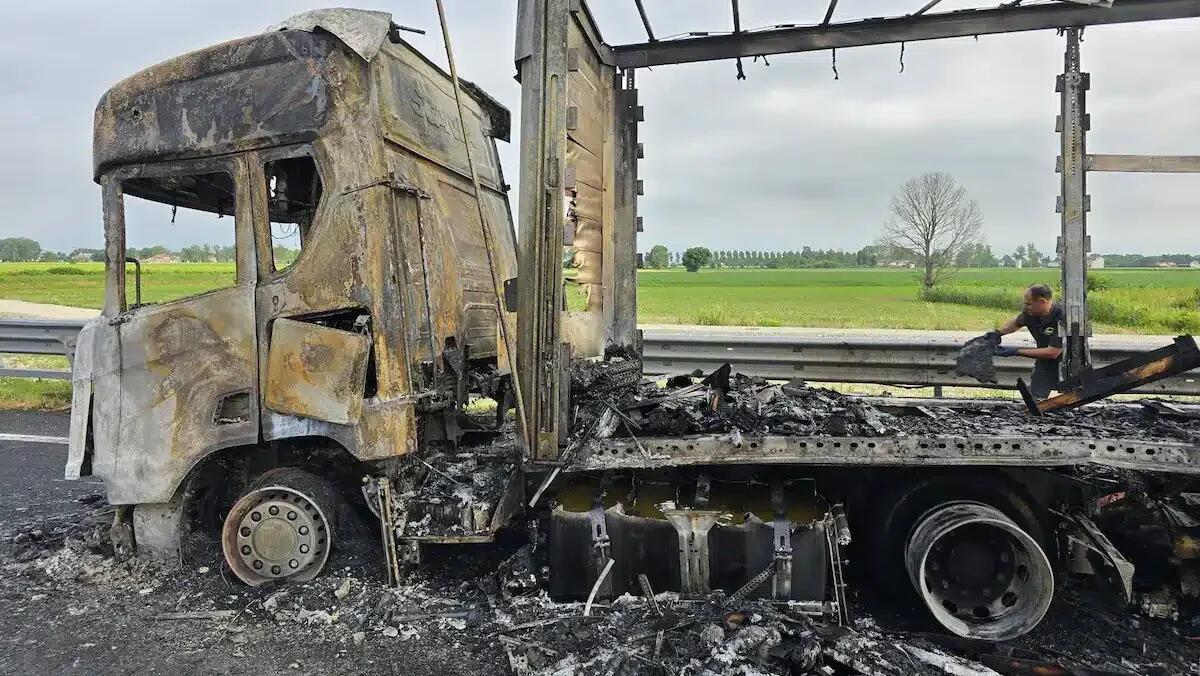 Giornata di passione in A4 a Nord Est, due incendi, chiusure di tratti e traffico intenso: la situazione - 