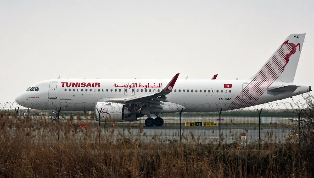 Volo Venezia-Tunisi accumula 10 ore di ritardo: passeggeri bloccati in aeroporto - 