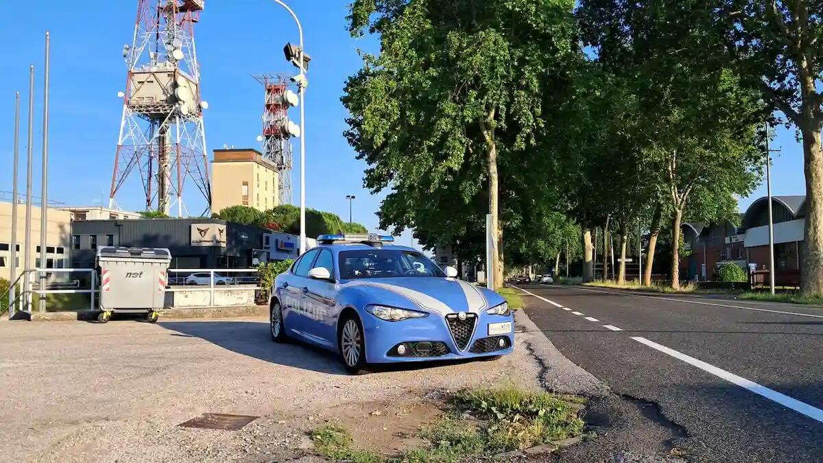 Insegue e sperona ripetutamente l'auto della compagna: stalker 38enne finisce in carcere - 