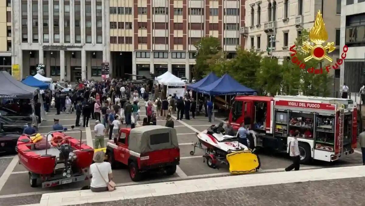 2 giugno, commemorazione a Pordenone con il corpo dei Vigili del Fuoco - 