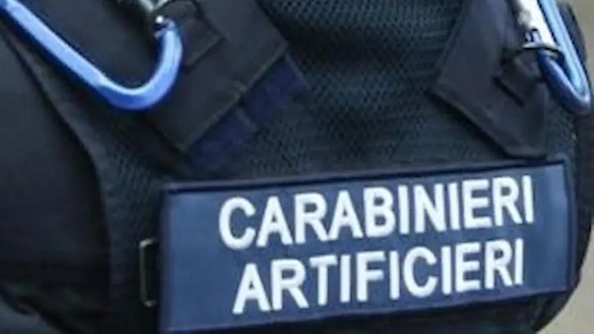 Pontebba, un escursionista trova un proiettile d'artiglieria sul sentiero: intervengono gli artificieri - 
