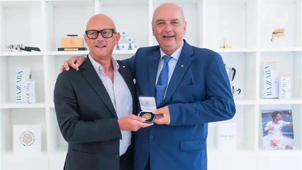 Franco Bazzara celebra 50 anni di attività con la Medaglia di Bronzo di Trieste - 