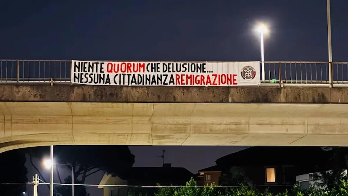 Referendum, striscioni beffa di CasaPound in tutta Italia: “Niente quorum, che delusione” - 