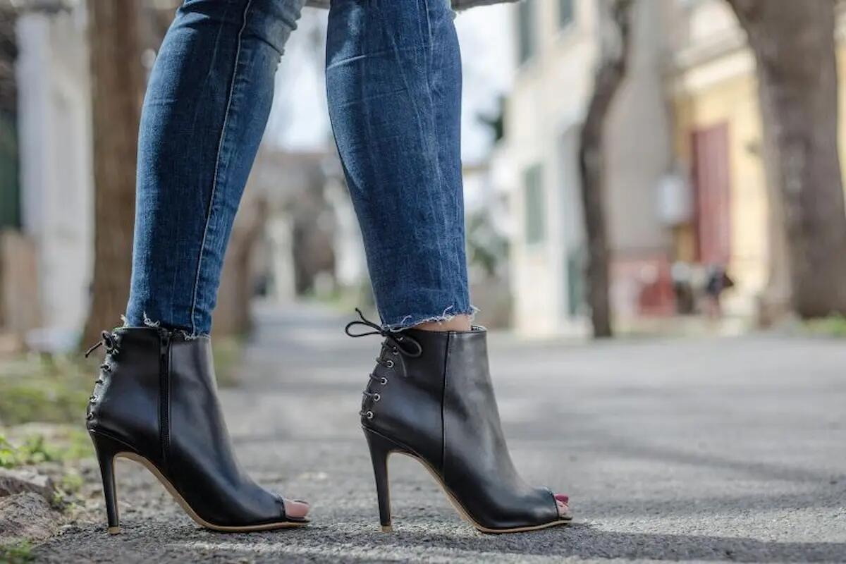 Estate 2025: stivali e sandali diventano protagonisti del look - 