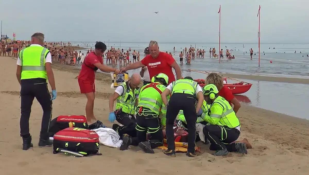 Si tuffa di testa dal pontile a Jesolo, ma l'acqua è troppo bassa: 31enne rischia la paralisi - 