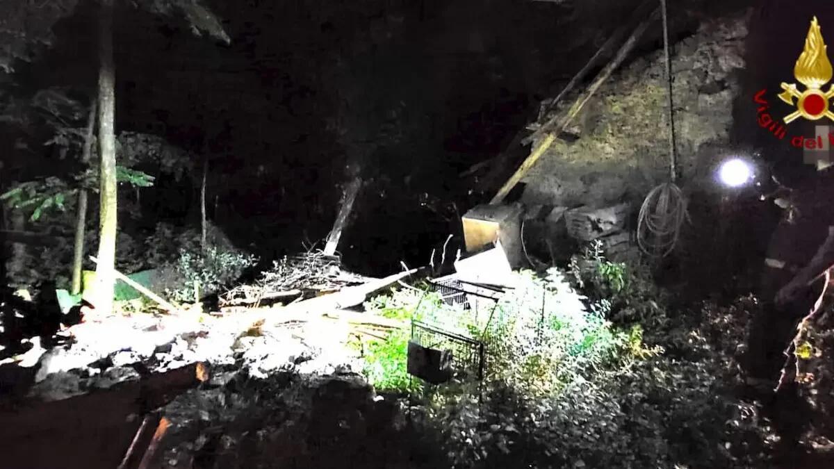 Crolla un edificio nella notte: scattano i soccorsi e le ricerche di persone sotto le macerie - 