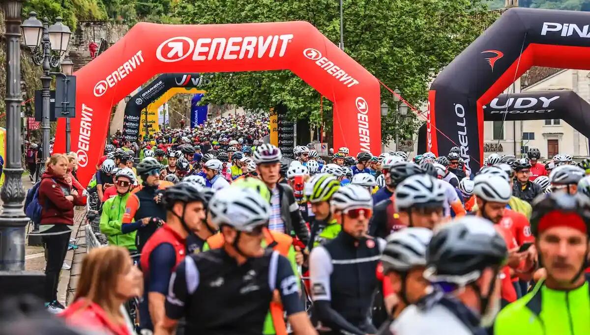 Feltre, 4000 ciclisti si preparano alla 30ª Sportful Dolomiti Race: Peter Sagan al taglio del nastro -