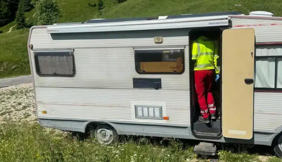 Il corpo del 53enne senza vita nel camper: chi è la vittima del drammatico ritrovamento in montagna - 