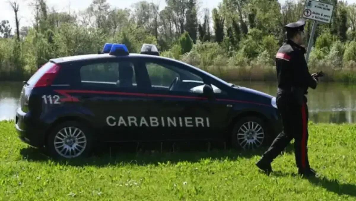 Minaccia una donna al parco con un coltello per stuprarla: le telecamere identificano l’autore - 