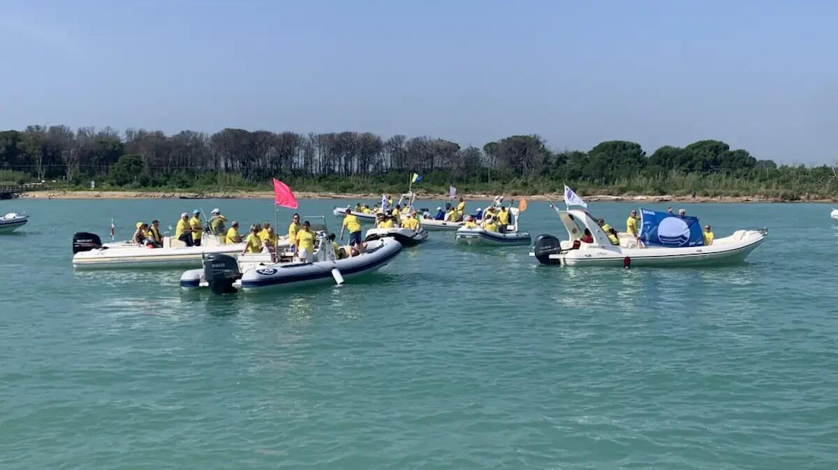 "Navighiamo assieme" a Lignano: turismo e inclusione su 14 gommoni e con 100 partecipanti - 