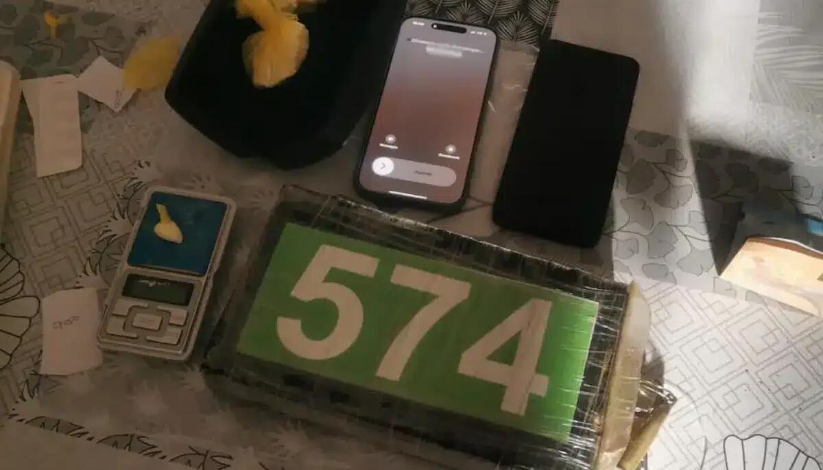 Nascondevano in cucina oltre un chilo di polvere bianca: arrestati due uomini - 