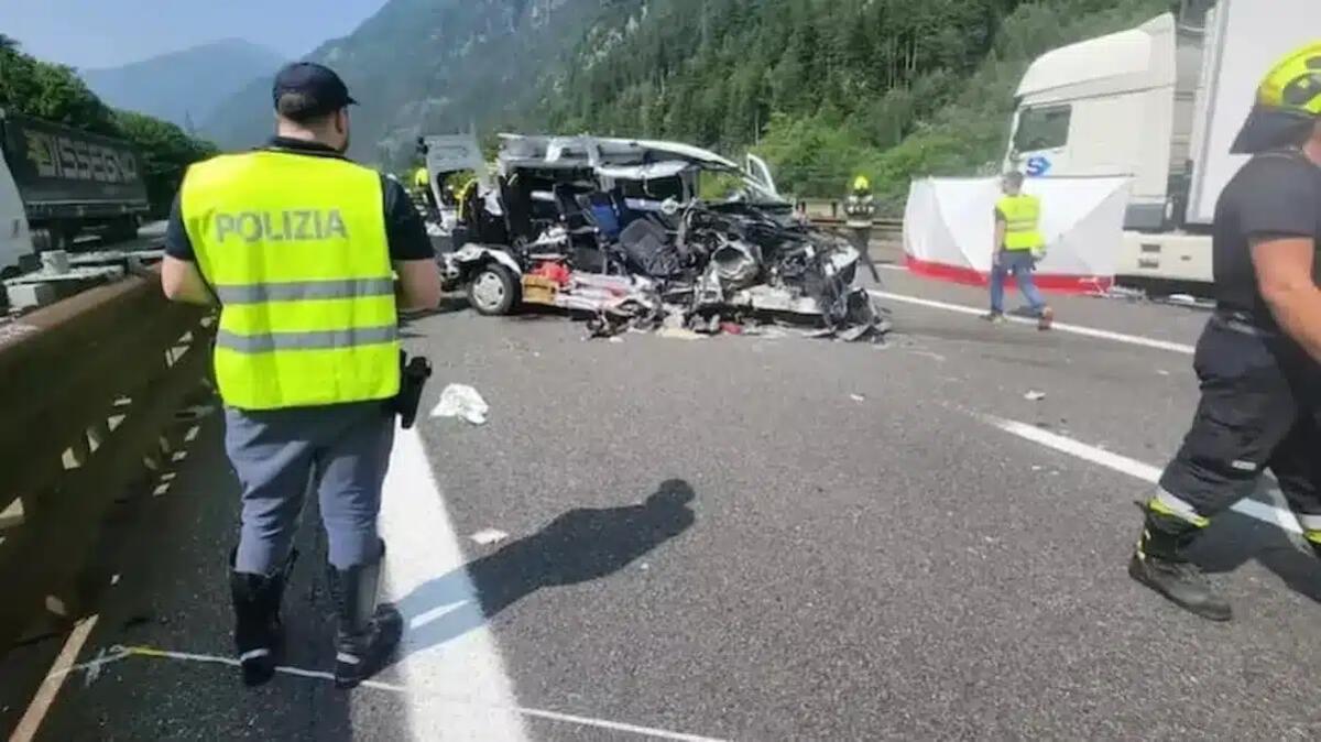 Tragico scontro ambulanza-tir sull'Autostrada del Brennero: chi sono le vittime - 