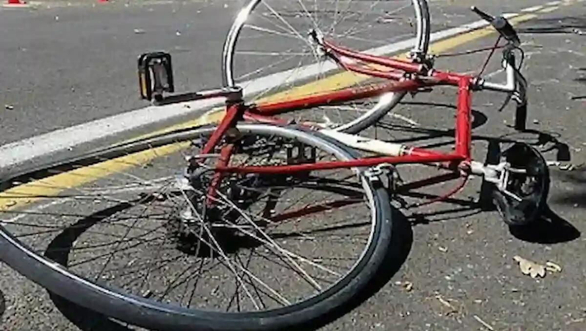 Paura a Drena, terribile scontro tra due ciclisti: finiscono all'ospedale in codice rosso - 