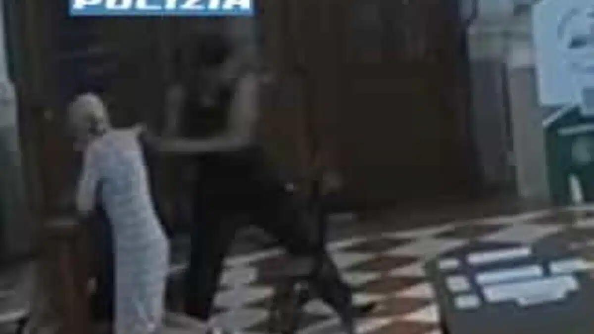 Rapinatore seriale tunisino dietro le sbarre: aveva scippato anche una donna che pregava in chiesa - 