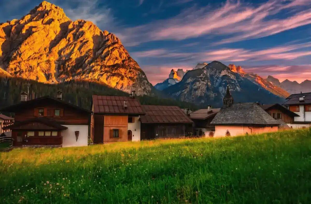 La Notte Romantica arriva a Sappada: il borgo si trasforma in un palcoscenico tra le Dolomiti - 