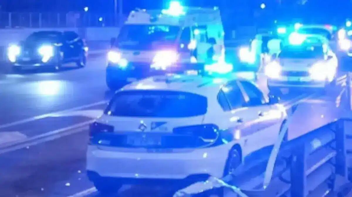 Tragico frontale moto-furgone nella notte: coppia di centauri muore sul colpo - 