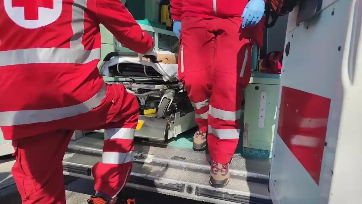 Scontro in A4, autobus Atvo tampona un camion: una donna ferita e disagi alla viabilità - 