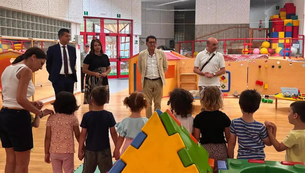 Educazione alimentare: l'assessore all'Istruzione in visita alla scuola materna di Pordenone -
