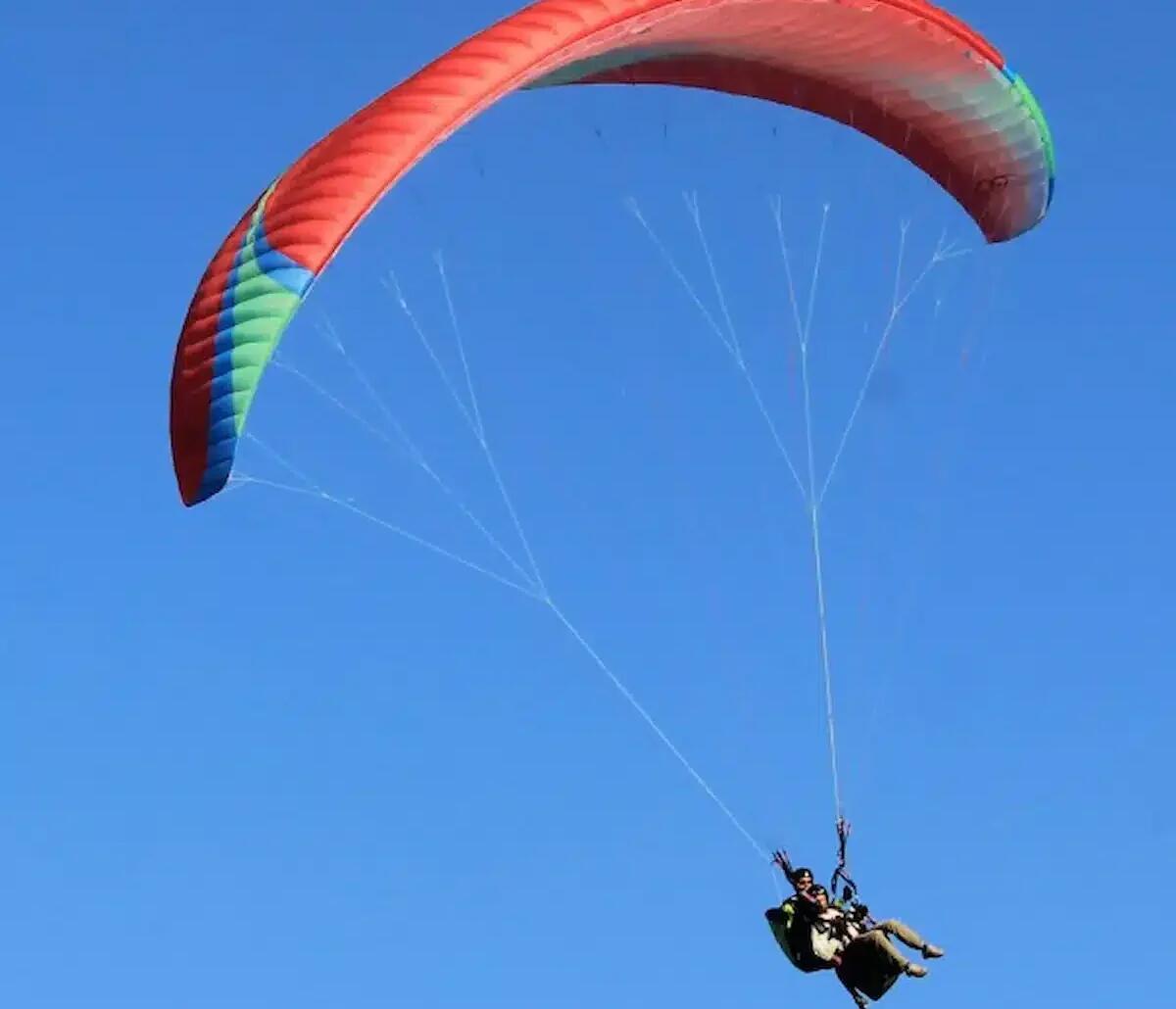 Donna precipita per 50 metri col parapendio, salvataggio in extremis del Soccorso alpino -