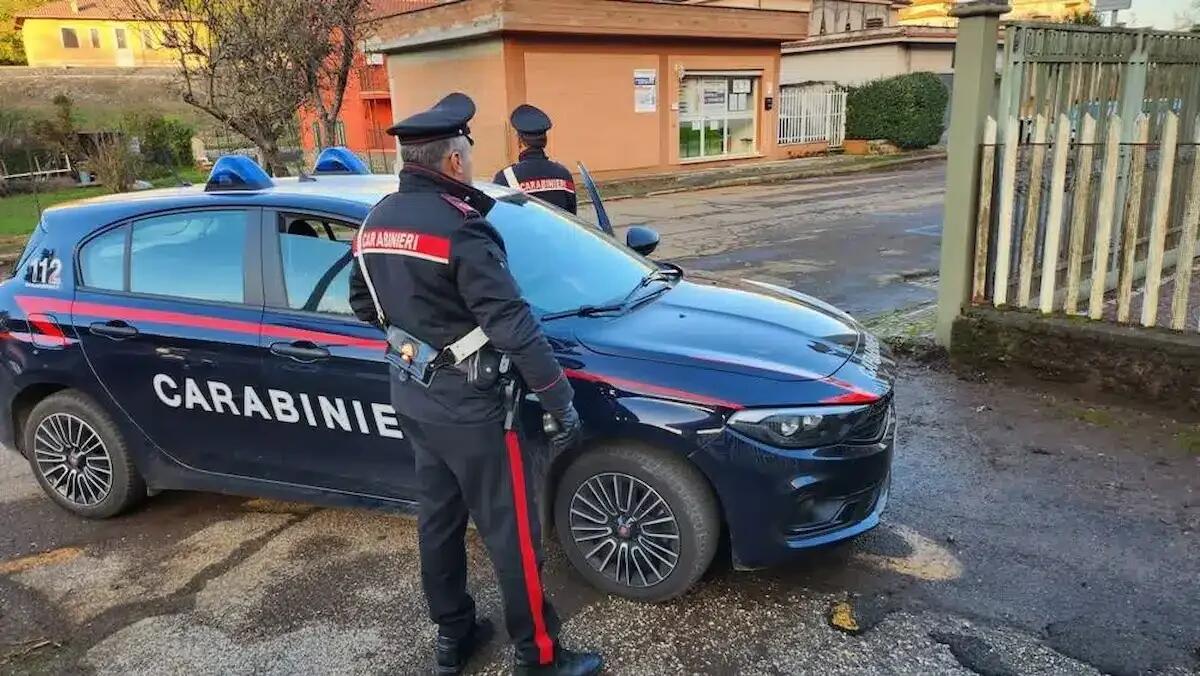 25enne tenta il suicidio, determinante il dialogo con i Carabinieri: il giovane desiste e si lascia aiutare -