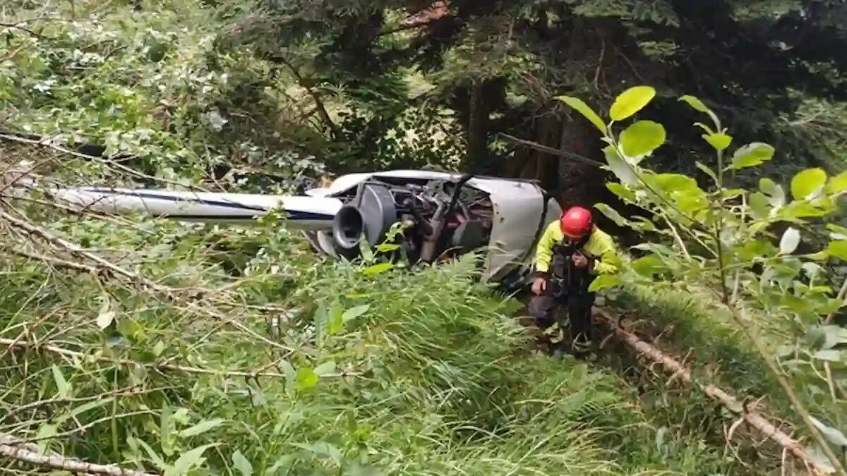 Dramma sfiorato a Vetriolo, elicottero si schianta: incredibilmente illesi i due piloti - 