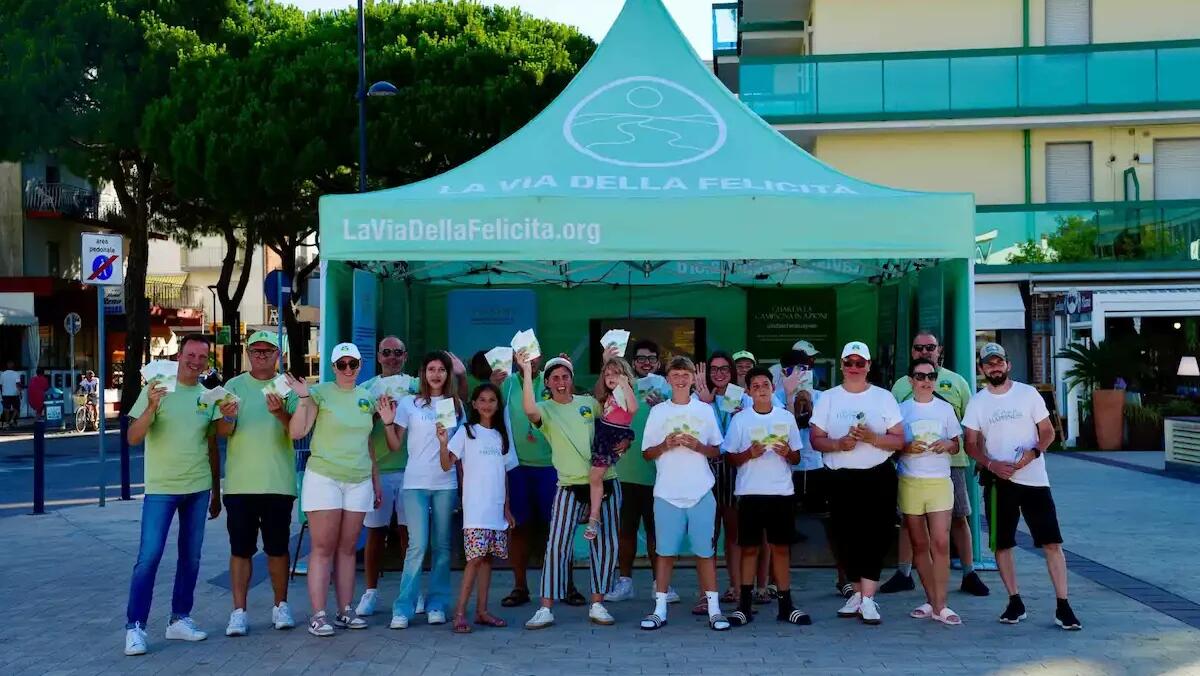 La Via della Felicità sbarca a Jesolo: un messaggio di rispetto e solidarietà -