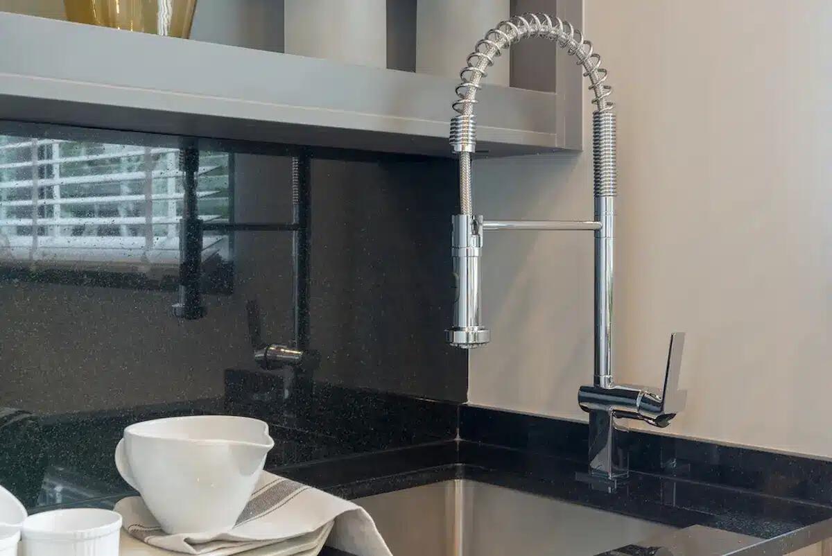Comodità in cucina: rubinetti con doccetta estraibile - 