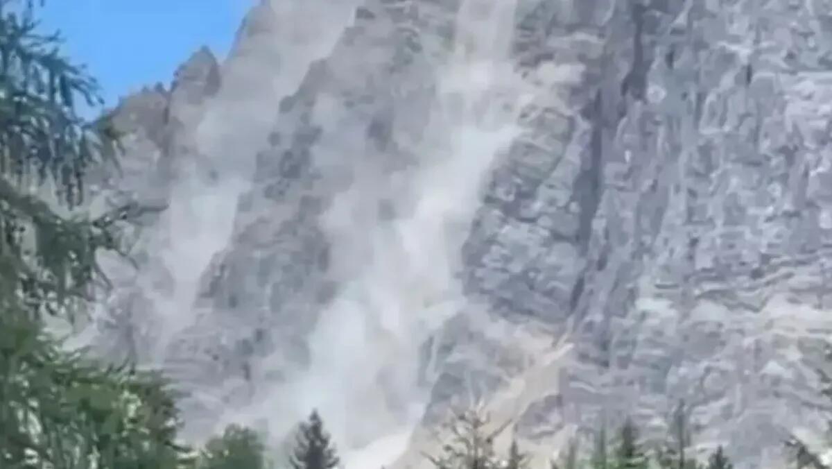Frana sul Pelmo, paura tra gli escursionisti: rocce si staccano dal “Caregon del Padreterno” - 