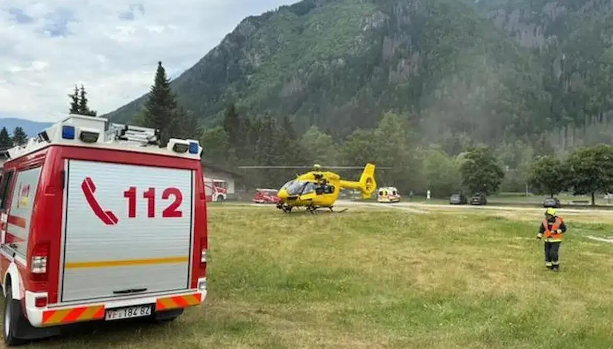 Precipita per 5 metri in un silo durante i lavori di demolizione: grave operaio 30enne -
