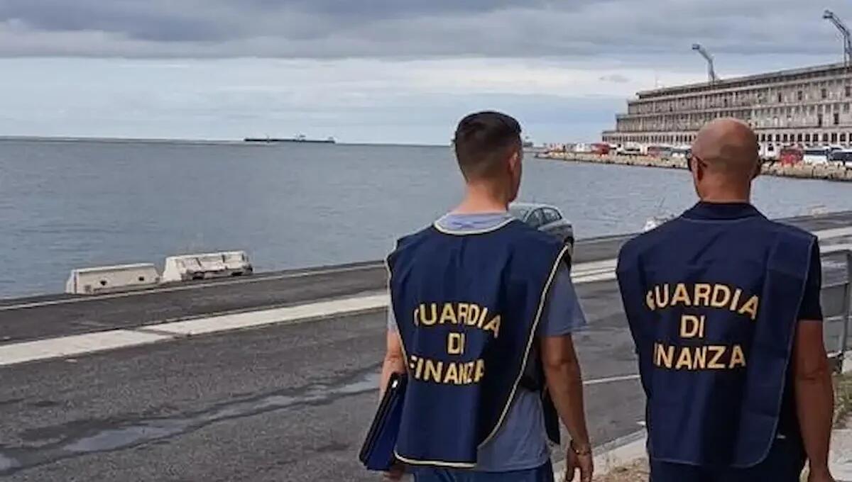 Controlli intensificati nel Punto Franco Nuovo: irregolarità in 12 società, evasioni per 35mila euro -