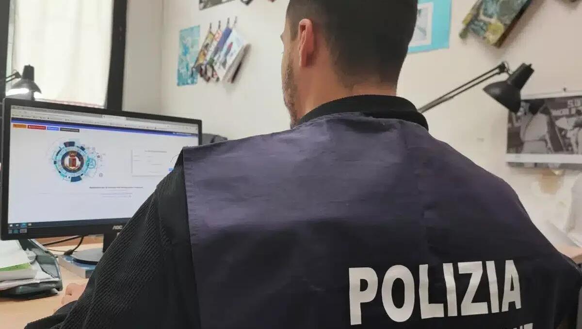 Aveva aggredito quattro poliziotti con calci, pugni e sputi: rimpatrio per un 27enne maliano -