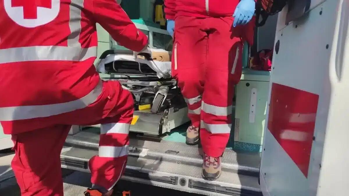 Precipita dalla finestra di casa e batte la testa: miracolato bimbo di 4 anni - 