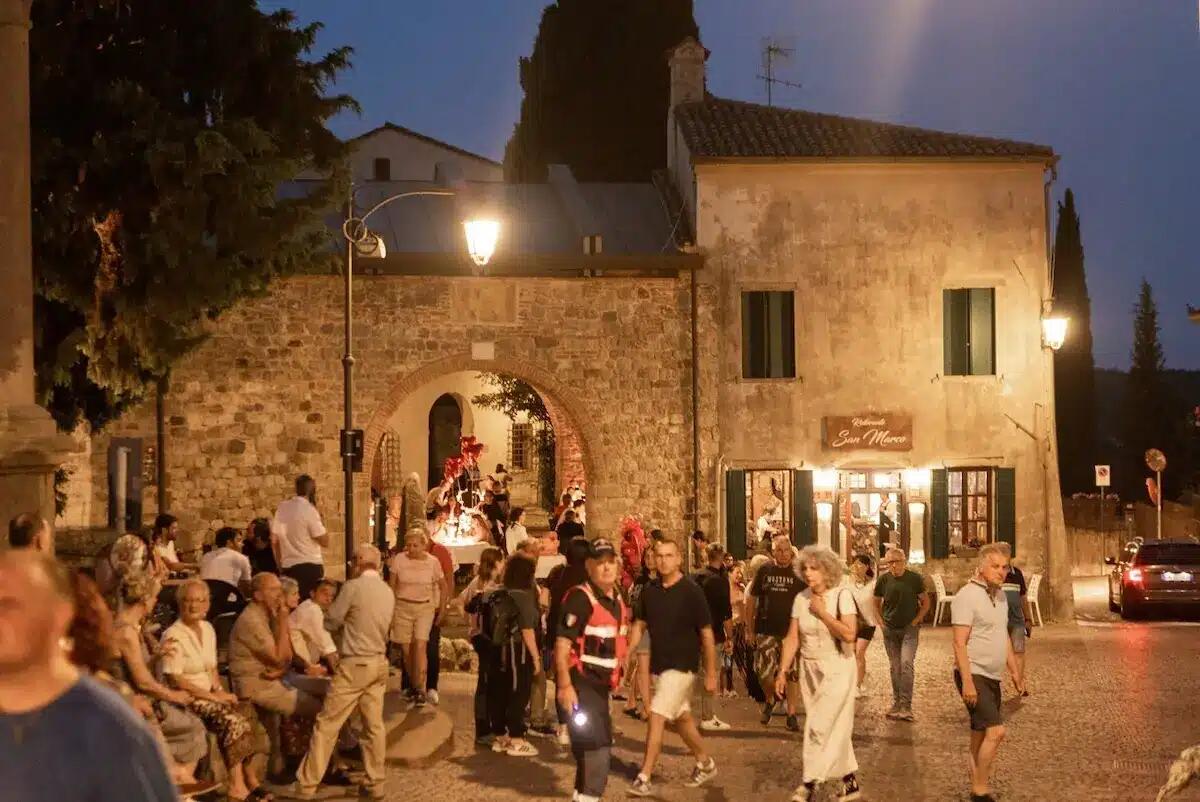 Versi, emozioni e sapori: questo borgo del Veneto diventa poesia vivente - 