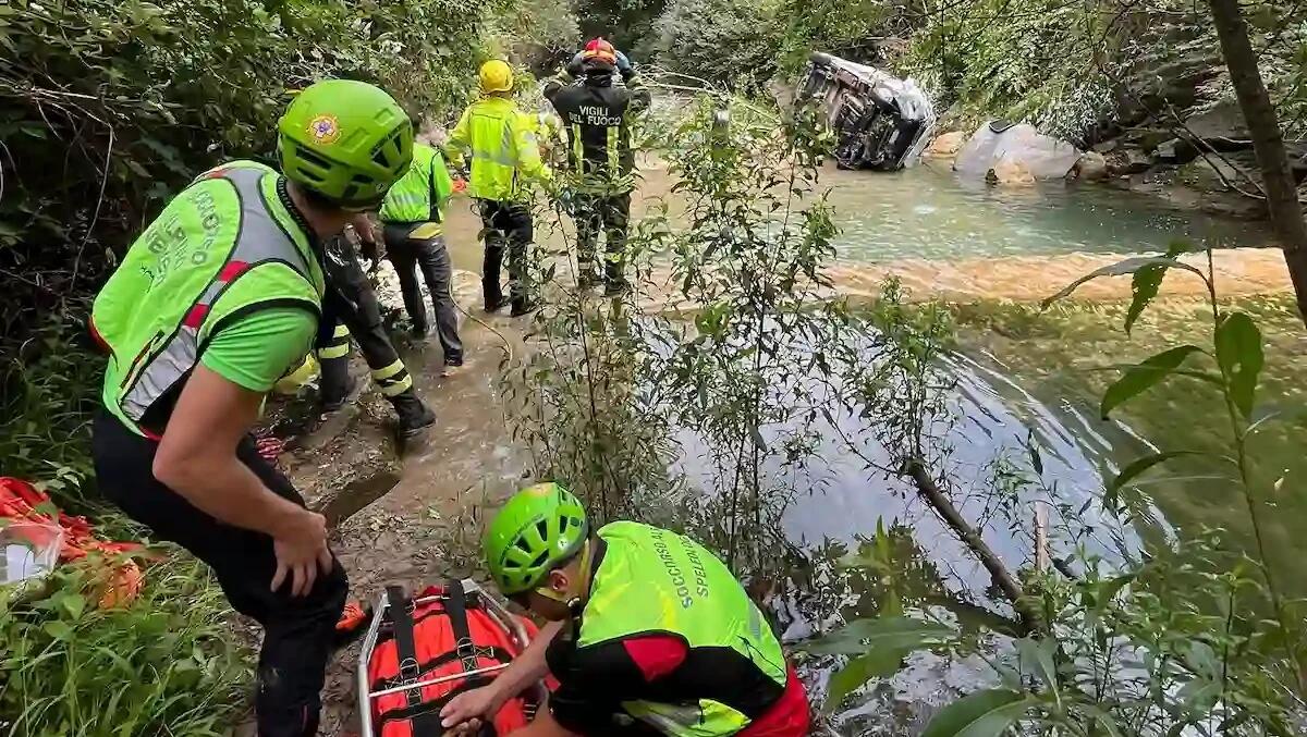 Paura a Recoaro, furgone precipita sul torrente: un volo di 20 metri con 6 persone con disabilità a bordo - 