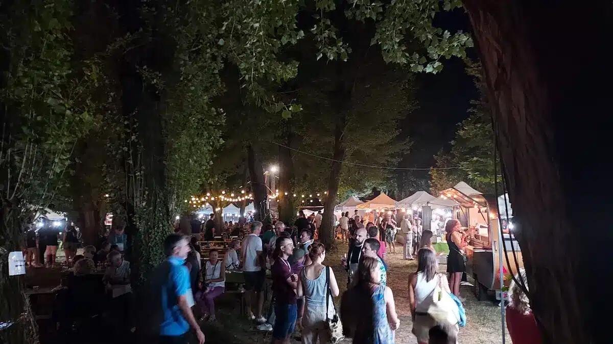 Le Notti del Vino fanno tappa a Palazzolo: degustazioni e jazz sulle rive sul fiume Stella -