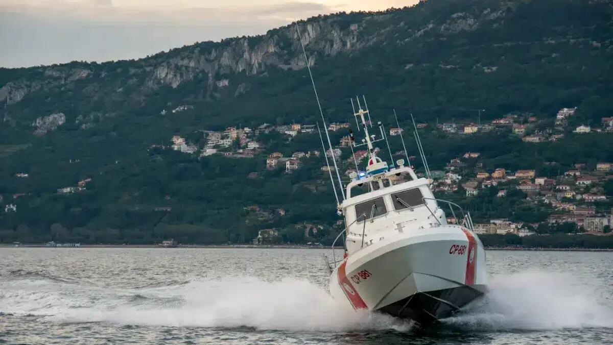 Pomeriggio di paura: a bordo di un natante in fiamme e che imbarca acqua. Cosa è successo e l'intervento. -