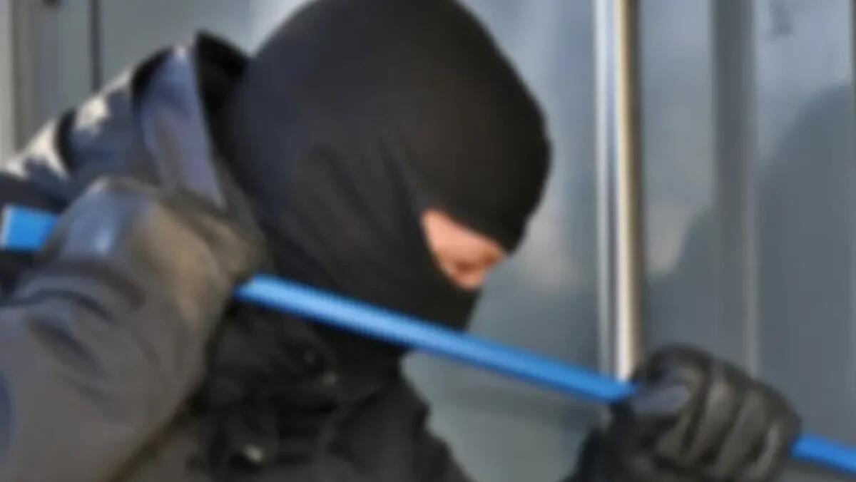 Furto notturno al chiosco Da Nena: rubati contanti e una cassa automatica del valore di 9mila euro - 