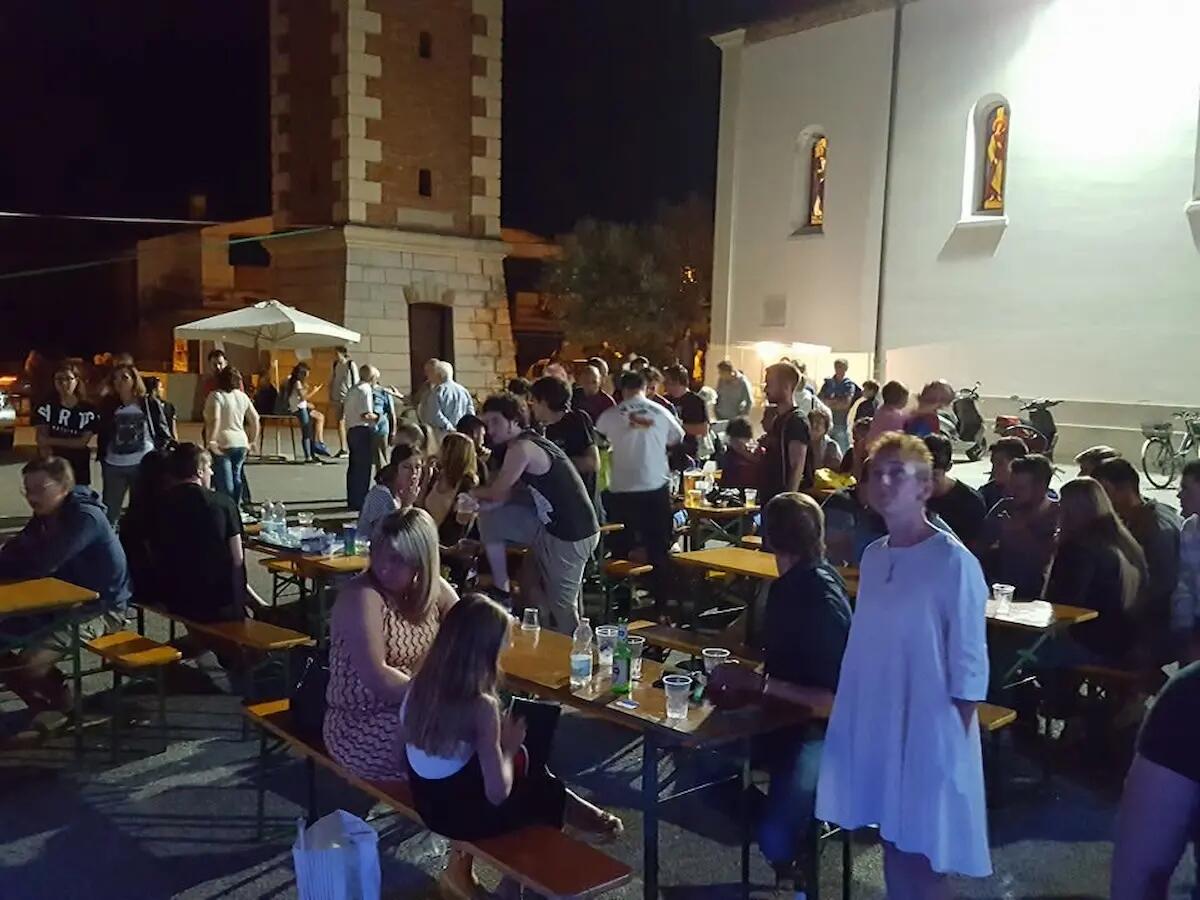 Il profumo di frico, la musica dal vivo e una comunità in festa: questa sagra in Friuli ti aspetta -
