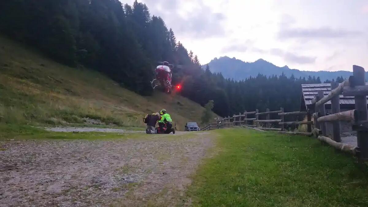 Cima Saline, scivolano lungo la traccia e restano bloccati: salvataggio in elicottero di due escursionisti - 