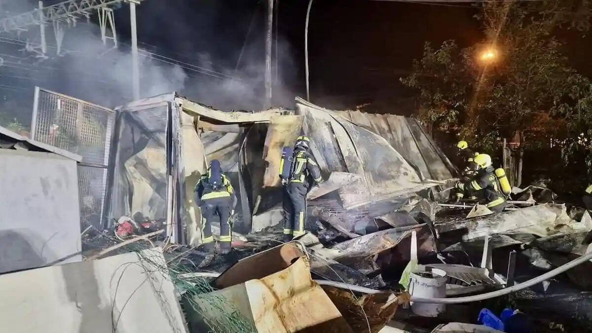 Paura in Alto Adige, fiamme nella notte a Lagundo e Bolzano: un maso distrutto - 