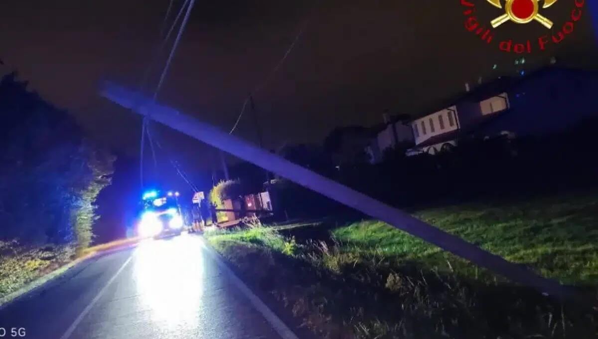 Maltempo, serata "di fuoco" per i pompieri della Marca: 25 interventi in poche ore - 